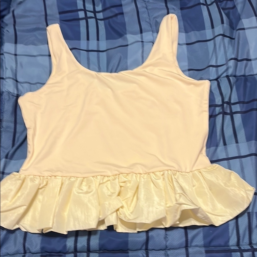 Elegant Cream Ruffle Top​
